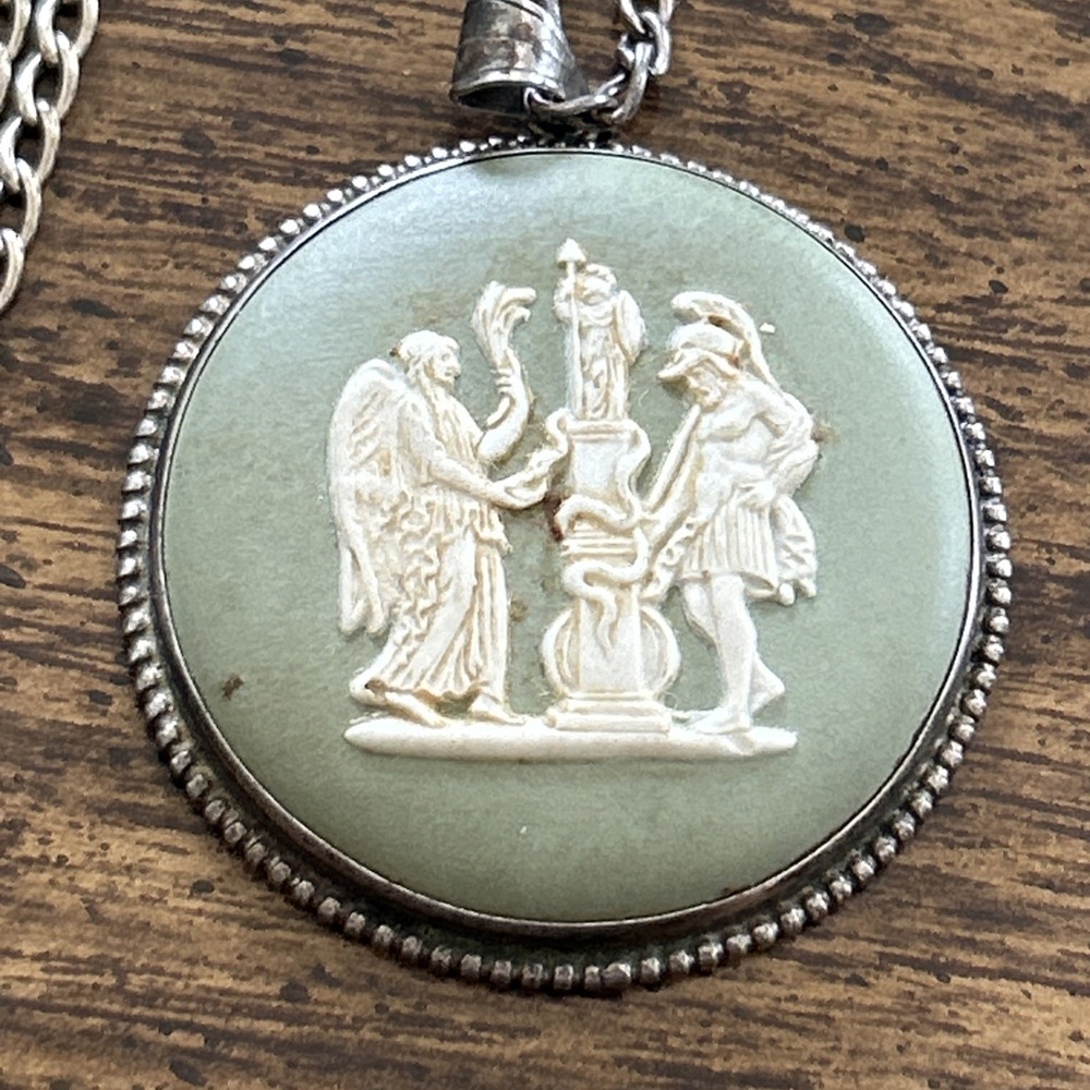 Vintage Wedgwood Green Jasperware Cameo Pendant Necklace England S65